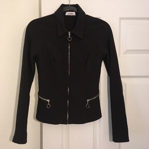 A BUYER black full zippered top